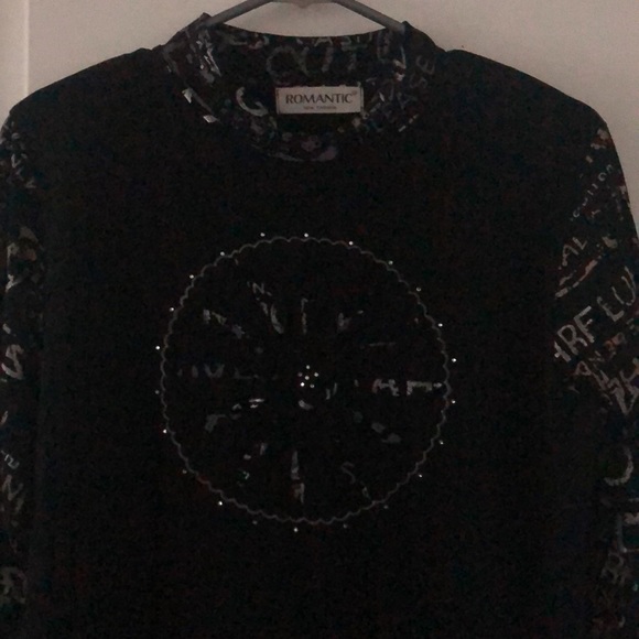 Black 3/4 Sleeve Pattern Top - Picture 2 of 5